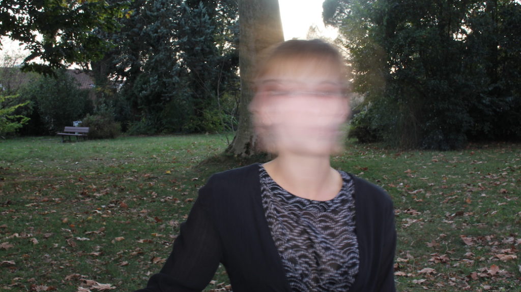 Une vitesse d’obturation lente créée un effet étrange, que l’œil ne peut percevoir dans la réalité